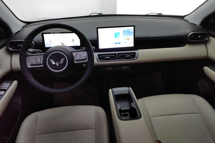 Used Wuling Bingo PLUS 2024 330 km Range Five-Seater Version Center Console