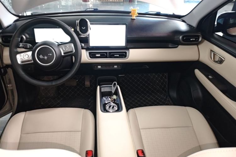 Used Wuling Bingo PLUS 2024 330 km Range Five-Seater Version Center Console