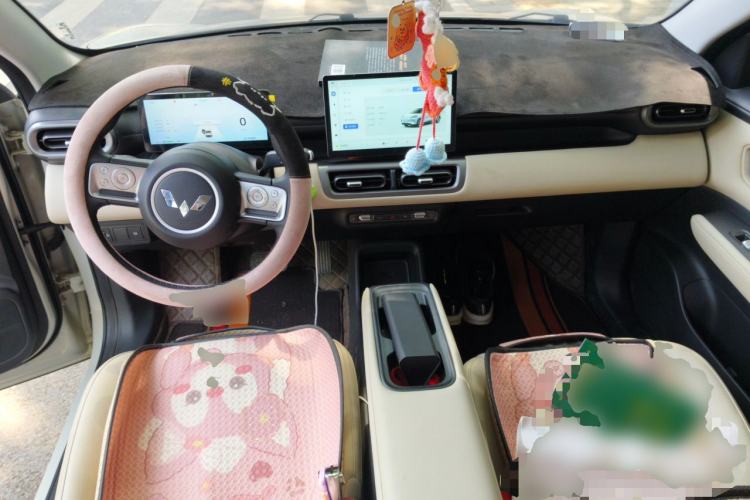 Used Wuling Bingo PLUS 2024 401 km Range 5-Seater Version Center Console