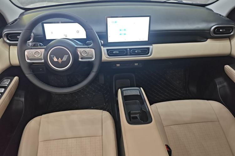 Used Wuling Bingo PLUS 2024 330 km Range Five-Seater Version Center Console