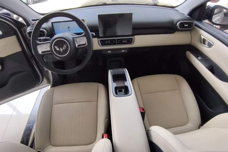Used Wuling Bingo PLUS 2024 401 km Range 5-Seater Version Center Console