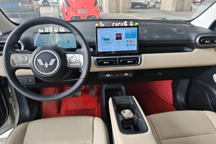 Used Wuling Bingo PLUS 2024 330 km Range Five-Seater Version Center Console