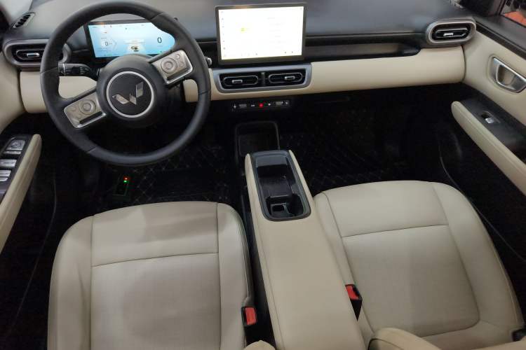 Used Wuling Bingo PLUS 2024 510 km Range 5-Seater Version Center Console