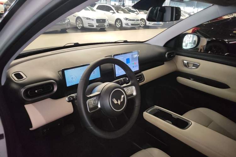 Used Wuling Bingo PLUS 2024 401 km Range 5-Seater Version Center Console