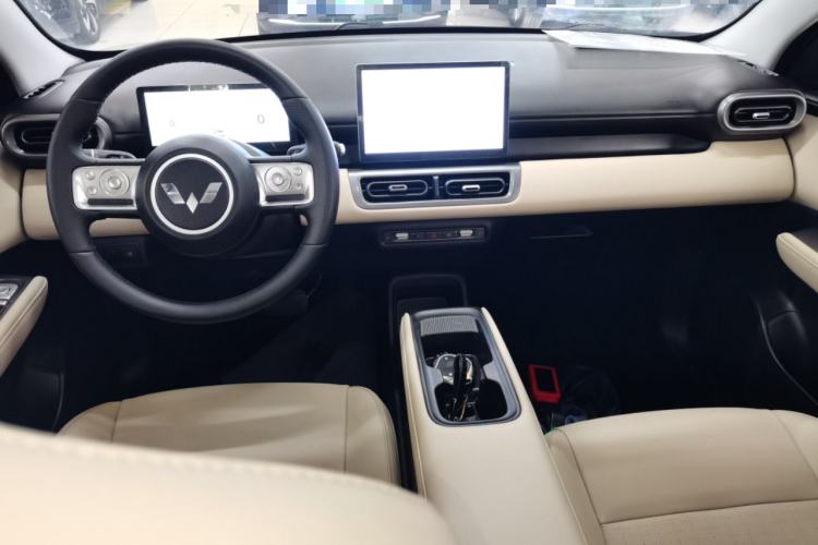 Used Wuling Bingo PLUS 2024 401 km Range 5-Seater Version Center Console