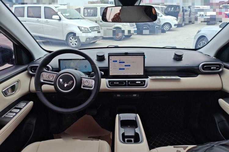 Used Wuling Bingo PLUS 2024 330 km Range Five-Seater Version Center Console