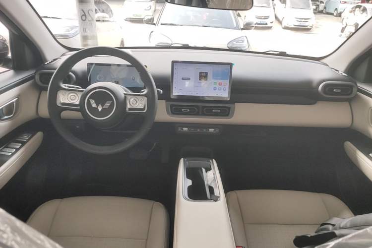 Used Wuling Bingo PLUS 2024 401 km Range 5-Seater Version Center Console