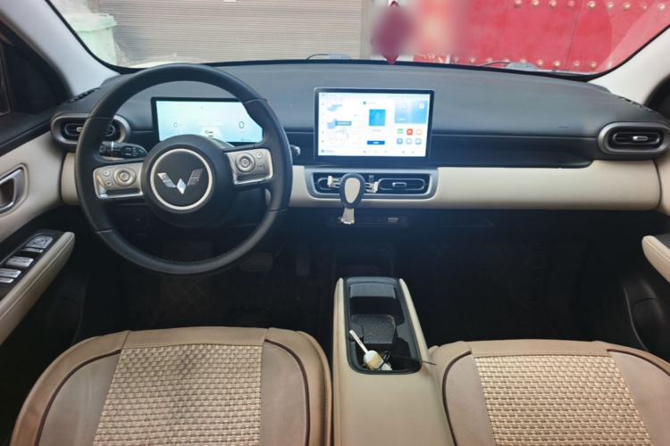 Used Wuling Bingo PLUS 2024 330 km Range Five-Seater Version Center Console