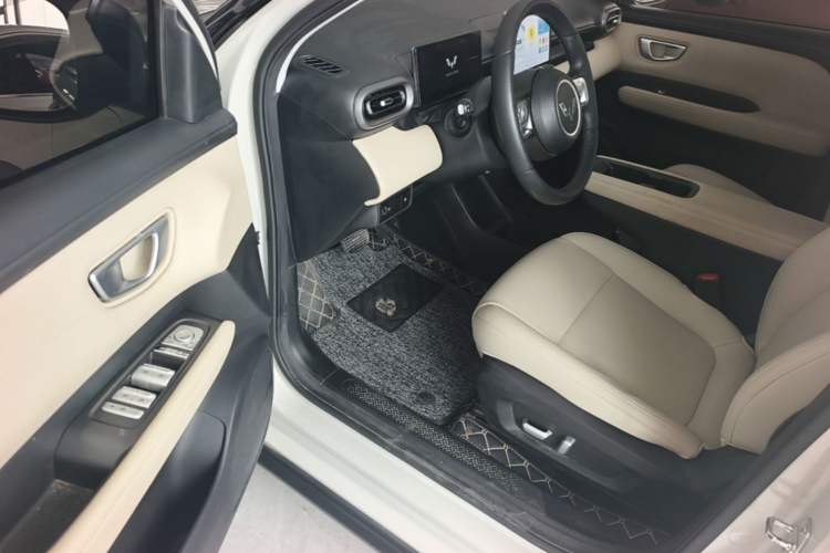 Used Wuling Bingo PLUS 2024 330 km Range Five-Seater Version Driver Seat