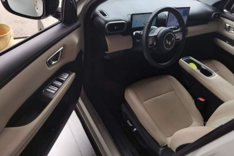Used Wuling Bingo PLUS 2024 401 km Range 5-Seater Version Driver Seat