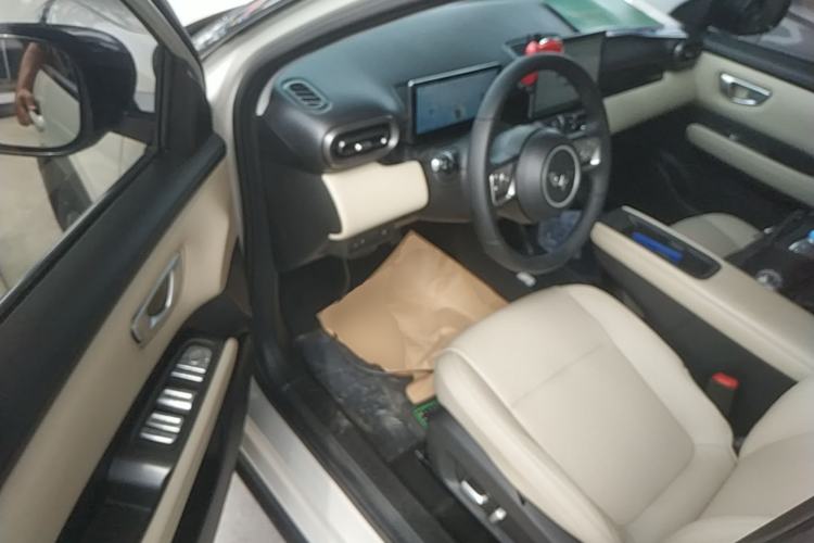 Used Wuling Bingo PLUS 2024 330 km Range Five-Seater Version Driver Seat