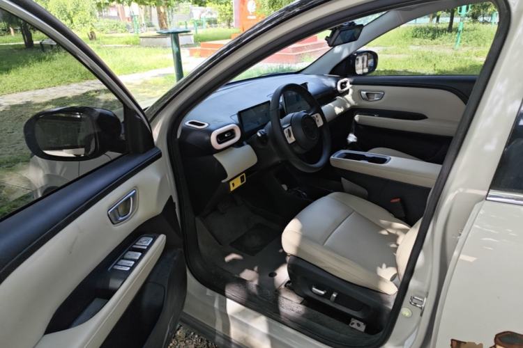 Used Wuling Bingo PLUS 2024 330 km Range Five-Seater Version Driver Seat