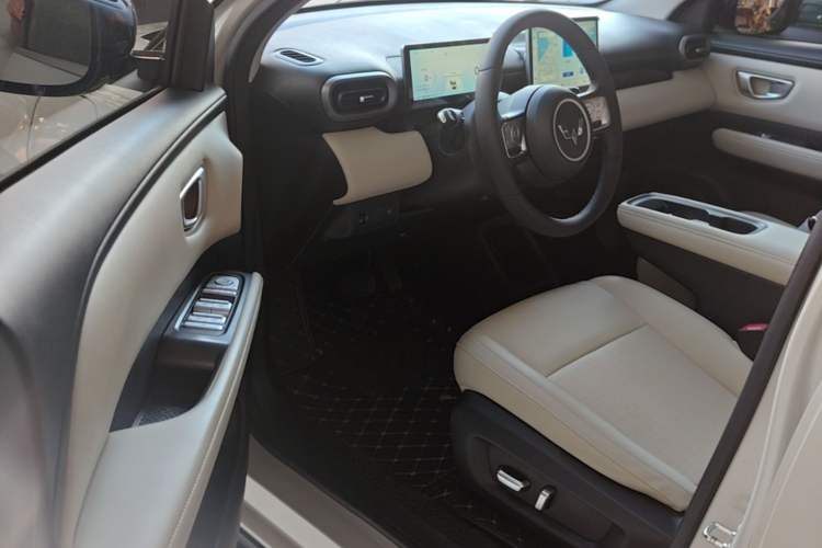 Used Wuling Bingo PLUS 2024 401 km Range 5-Seater Version Driver Seat
