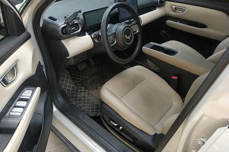 Used Wuling Bingo PLUS 2024 510 km Range 5-Seater Version Driver Seat
