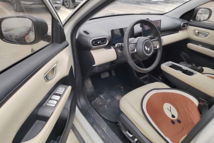 Used Wuling Bingo PLUS 2024 330 km Range Five-Seater Version Driver Seat