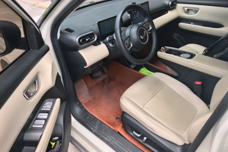 Used Wuling Bingo PLUS 2024 330 km Range Five-Seater Version Driver Seat