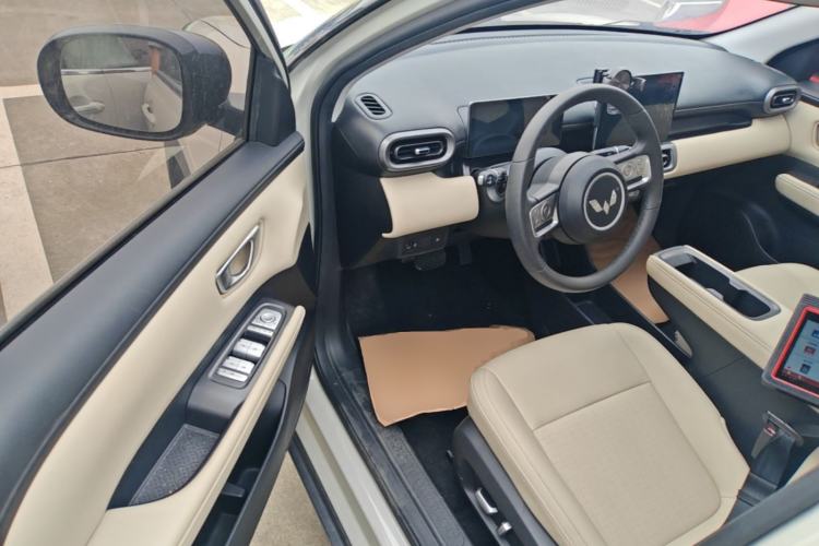 Used Wuling Bingo PLUS 2024 330 km Range Five-Seater Version Driver Seat