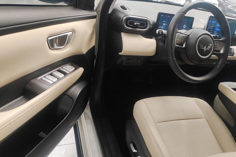 Used Wuling Bingo PLUS 2024 330 km Range Five-Seater Version Driver Seat