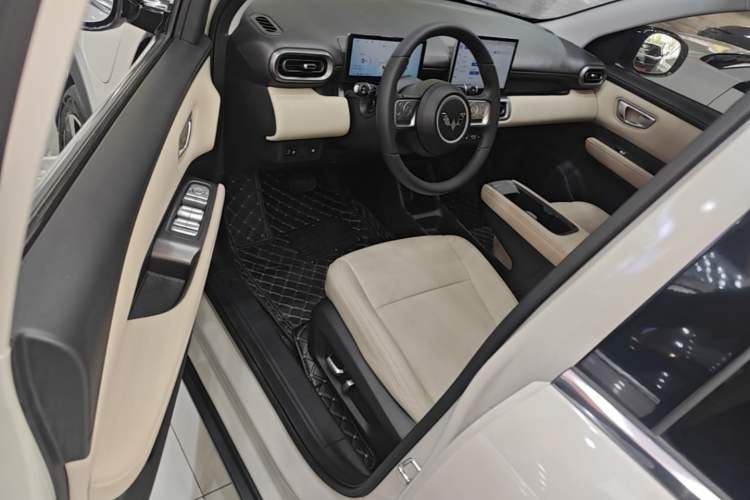 Used Wuling Bingo PLUS 2024 330 km Range Five-Seater Version Driver Seat