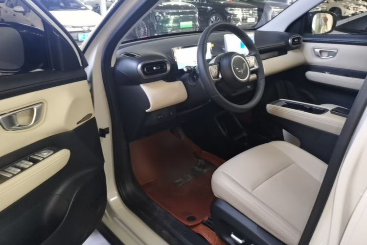 Used Wuling Bingo PLUS 2024 330 km Range Five-Seater Version Driver Seat