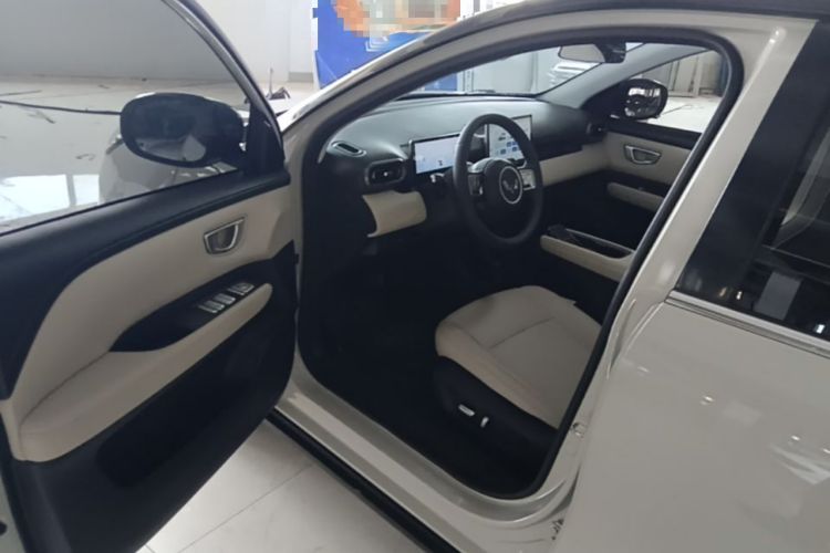 Used Wuling Bingo PLUS 2024 330 km Range Five-Seater Version Driver Seat