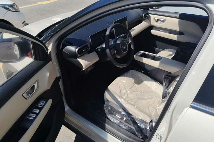 Used Wuling Bingo PLUS 2024 330 km Range Five-Seater Version Driver Seat