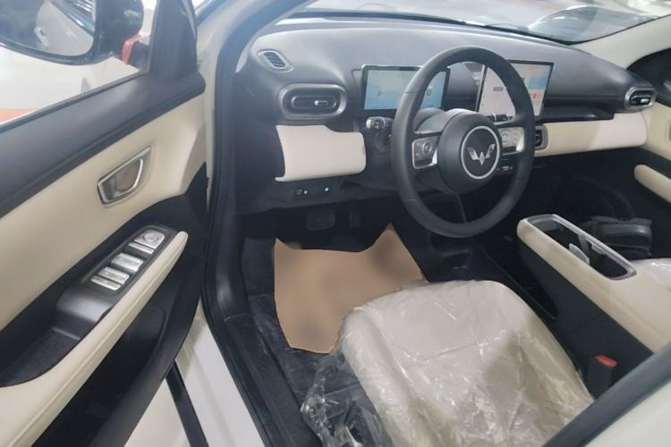 Used Wuling Bingo PLUS 2024 330 km Range Five-Seater Version Driver Seat