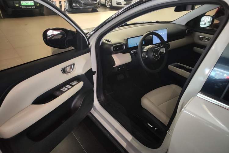 Used Wuling Bingo PLUS 2024 401 km Range 5-Seater Version Driver Seat