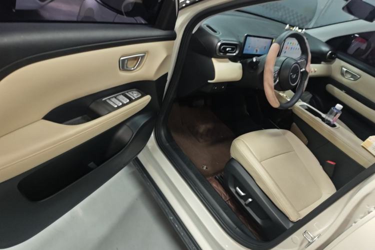 Used Wuling Bingo PLUS 2024 330 km Range Five-Seater Version Driver Seat