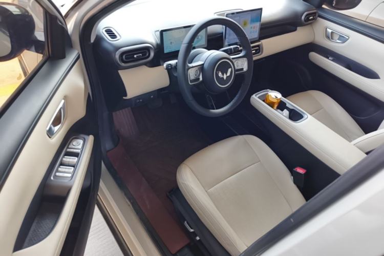 Used Wuling Bingo PLUS 2024 330 km Range Five-Seater Version Driver Seat