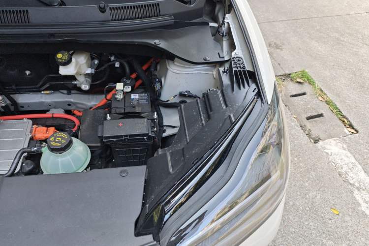 Used Wuling Bingo PLUS 2024 401 km Range 5-Seater Version Engine Bay Left