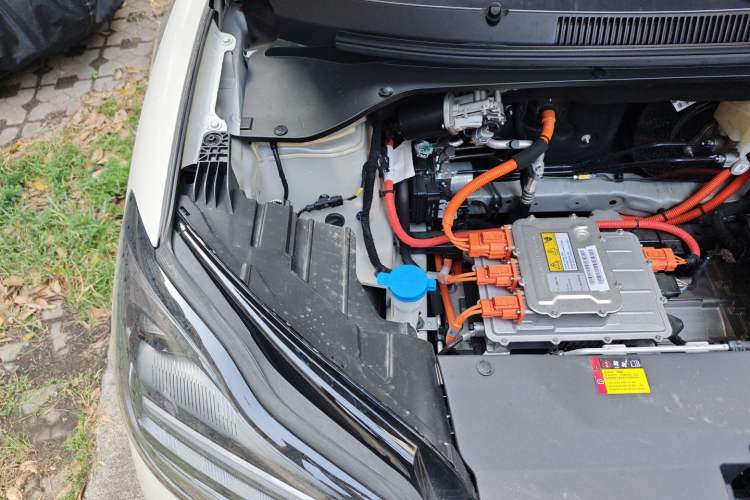 Used Wuling Bingo PLUS 2024 401 km Range 5-Seater Version Engine Bay Right