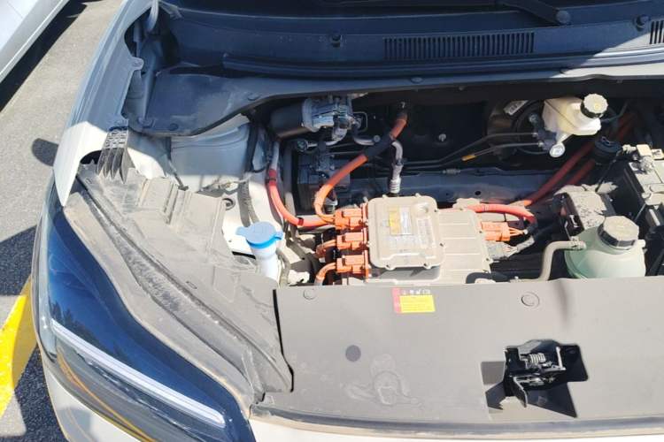 Used Wuling Bingo PLUS 2024 330 km Range Five-Seater Version Engine Bay Right