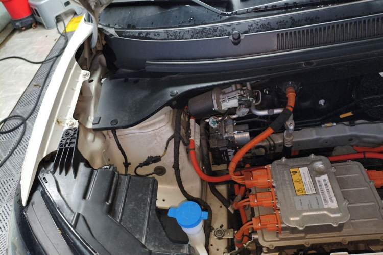 Used Wuling Bingo PLUS 2024 330 km Range Five-Seater Version Engine Bay Right