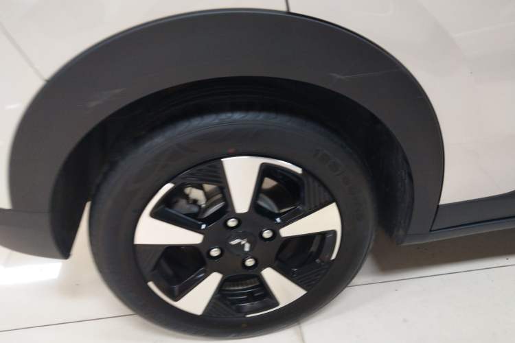 Used Wuling Bingo PLUS 2024 401 km Range 5-Seater Version Exterior 2
