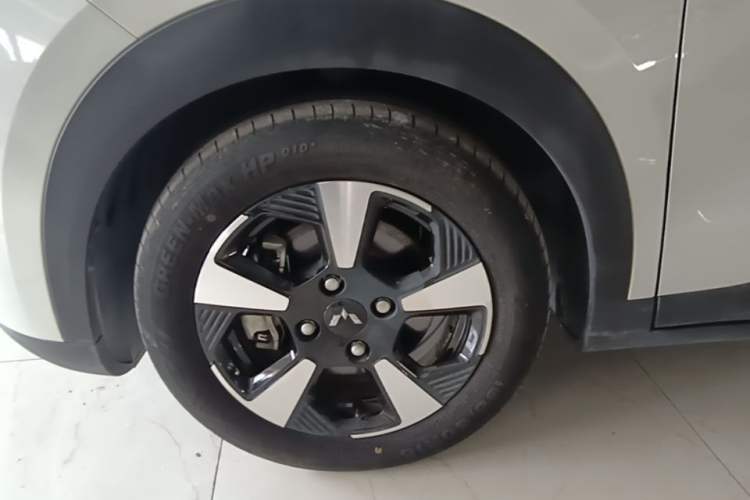Used Wuling Bingo PLUS 2024 330 km Range Five-Seater Version Exterior 4