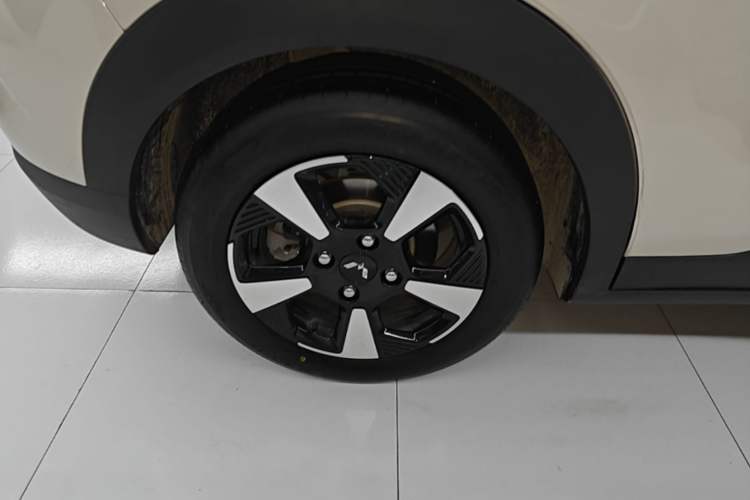 Used Wuling Bingo PLUS 2024 401 km Range 5-Seater Version Exterior 5