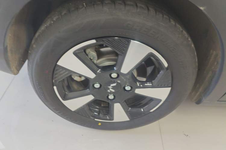 Used Wuling Bingo PLUS 2024 330 km Range Five-Seater Version Exterior 5