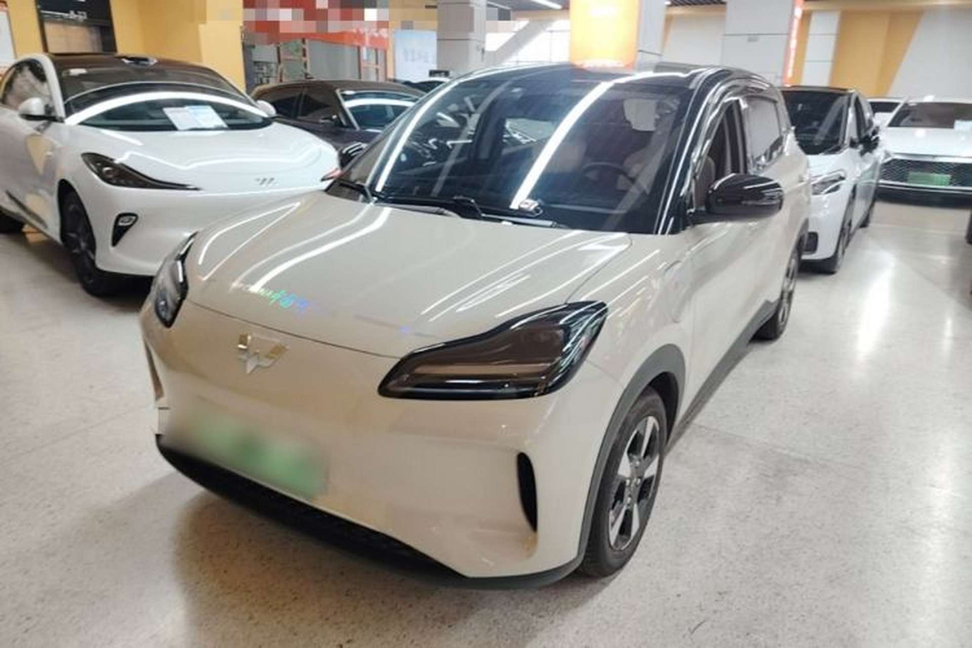 Used Wuling Bingo PLUS 2024 330 km Range Five-Seater Version Front Left 45 Deg