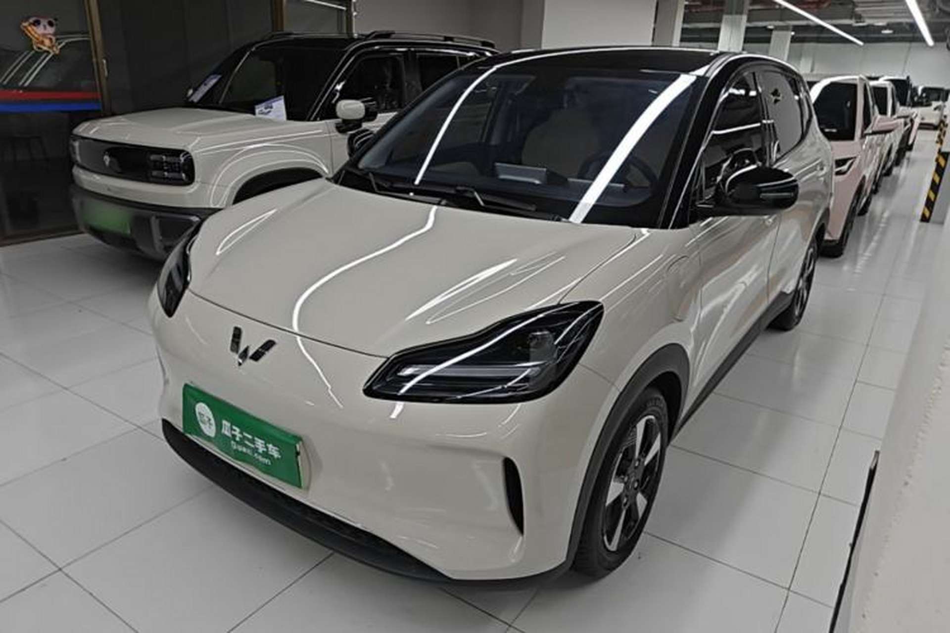 Used Wuling Bingo PLUS 2024 401 km Range 5-Seater Version Front Left 45 Deg