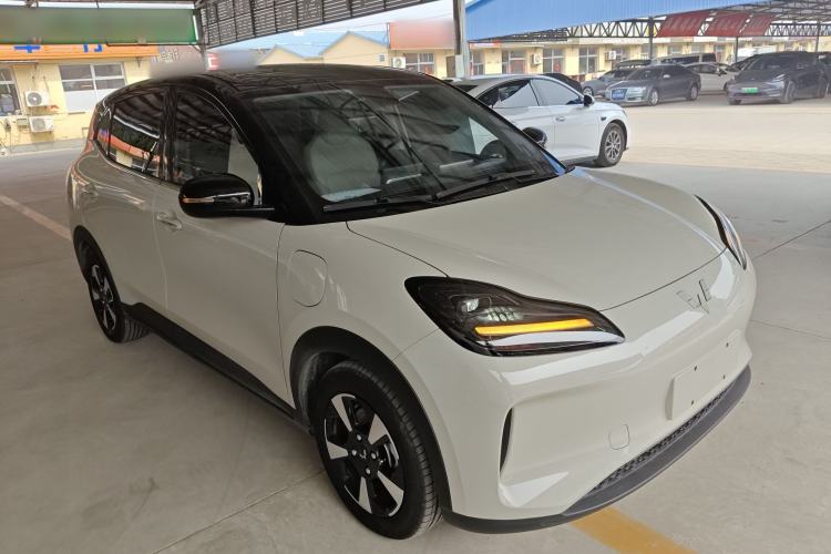 Used Wuling Bingo PLUS 2024 330 km Range Five-Seater Version Front Right 45 Deg