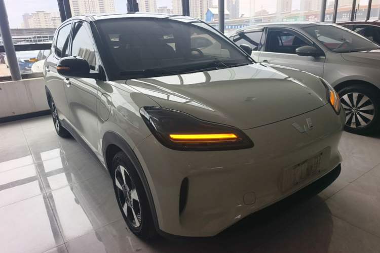 Used Wuling Bingo PLUS 2024 330 km Range Five-Seater Version Front Right 45 Deg