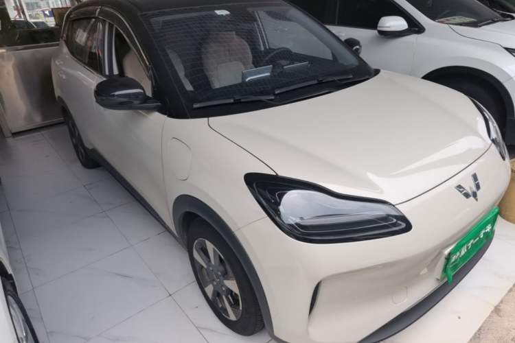 Used Wuling Bingo PLUS 2024 401 km Range 5-Seater Version Front Right 45 Deg