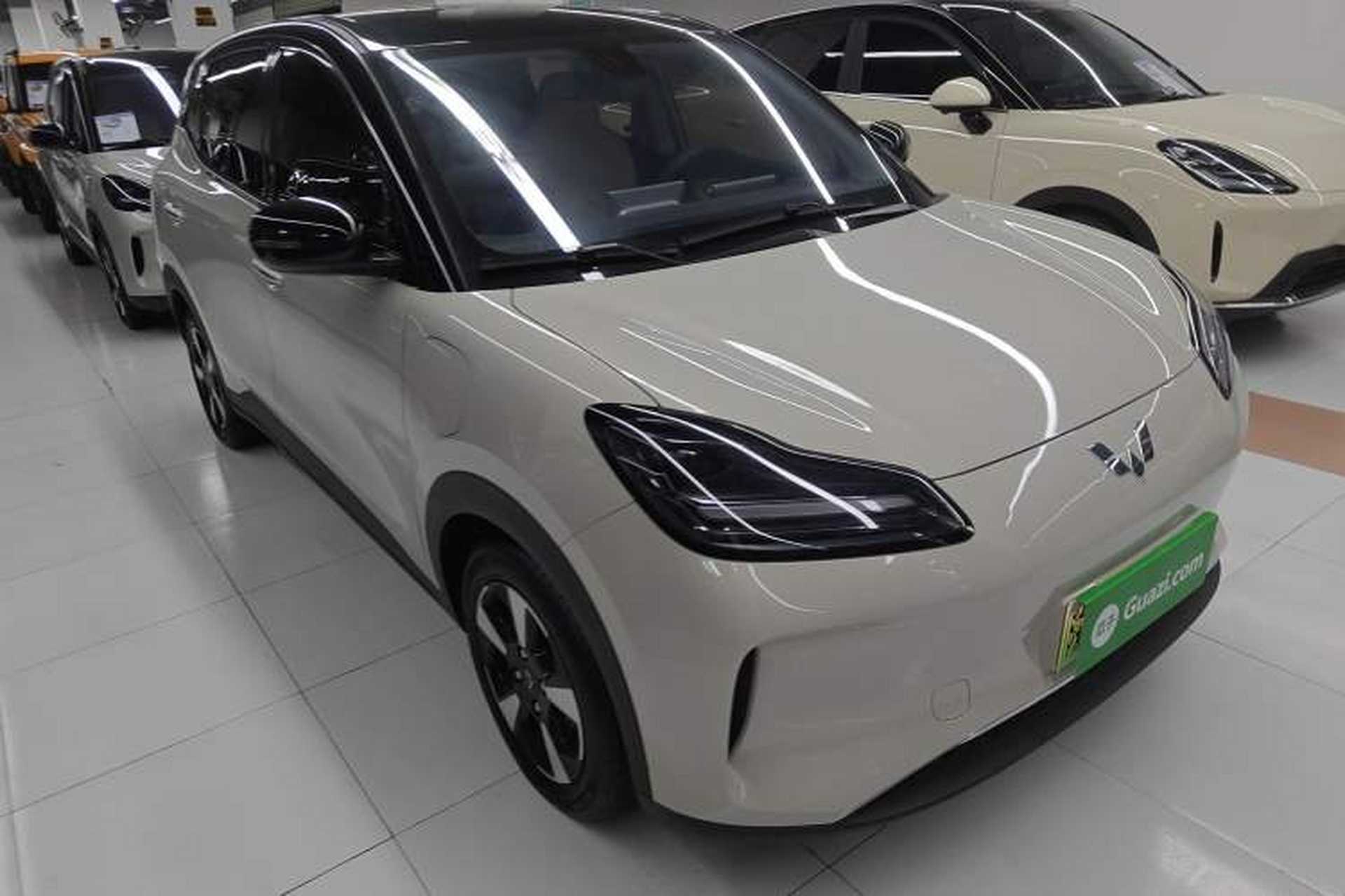 Used Wuling Bingo PLUS 2024 401 km Range 5-Seater Version Front Right 45 Deg