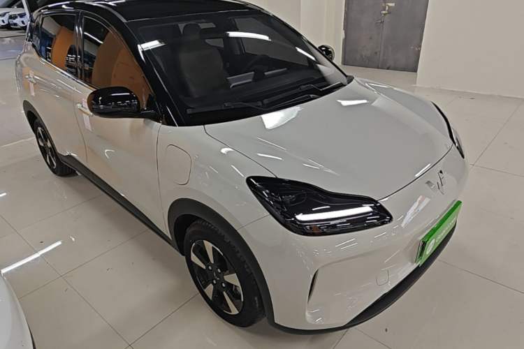 Used Wuling Bingo PLUS 2024 330 km Range Five-Seater Version Front Right 45 Deg