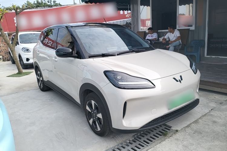Used Wuling Bingo PLUS 2024 330 km Range Five-Seater Version Front Right 45 Deg