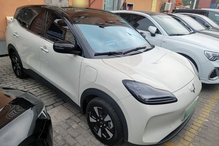 Used Wuling Bingo PLUS 2024 330 km Range Five-Seater Version Front Right 45 Deg