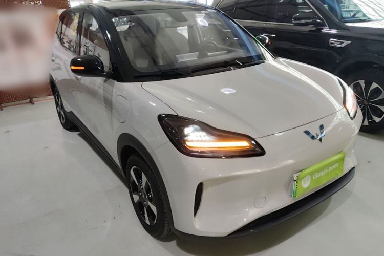 Used Wuling Bingo PLUS 2024 330 km Range Five-Seater Version Front Right 45 Deg