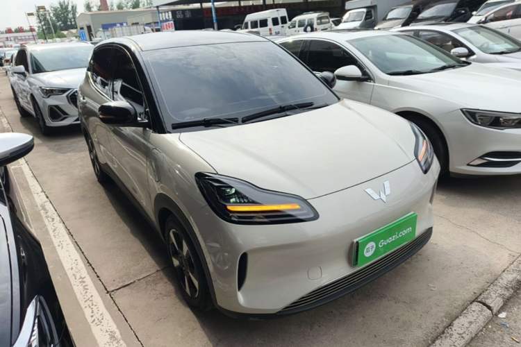 Used Wuling Bingo PLUS 2024 510 km Range 5-Seater Version Front Right 45 Deg