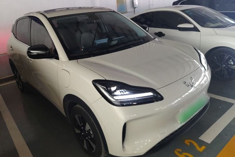 Used Wuling Bingo PLUS 2024 330 km Range Five-Seater Version Front Right 45 Deg